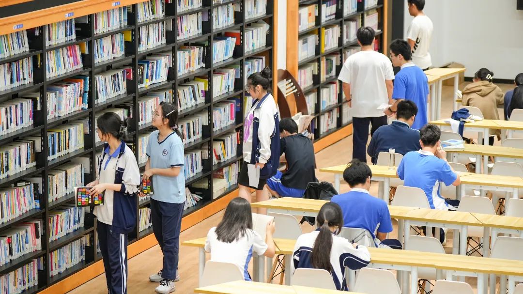 深圳市滨海高级中学图书馆